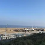 Klein vissershuisje vlakbij het strand